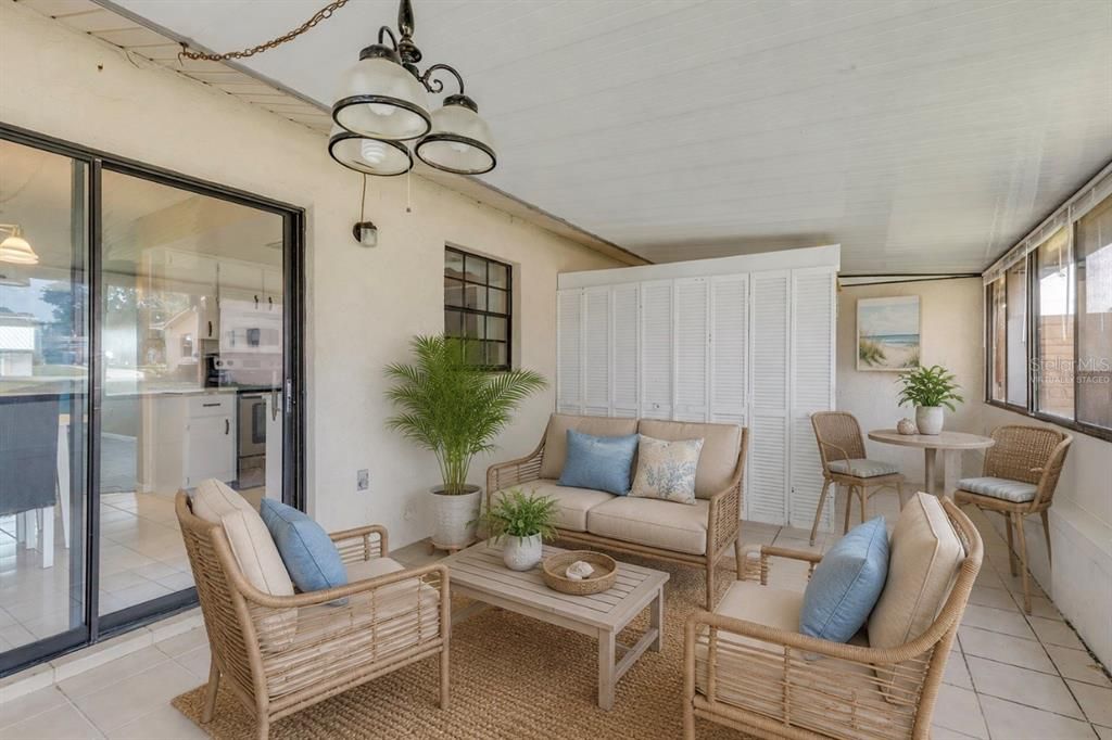 Active With Contract: $215,000 (2 beds, 2 baths, 1038 Square Feet)