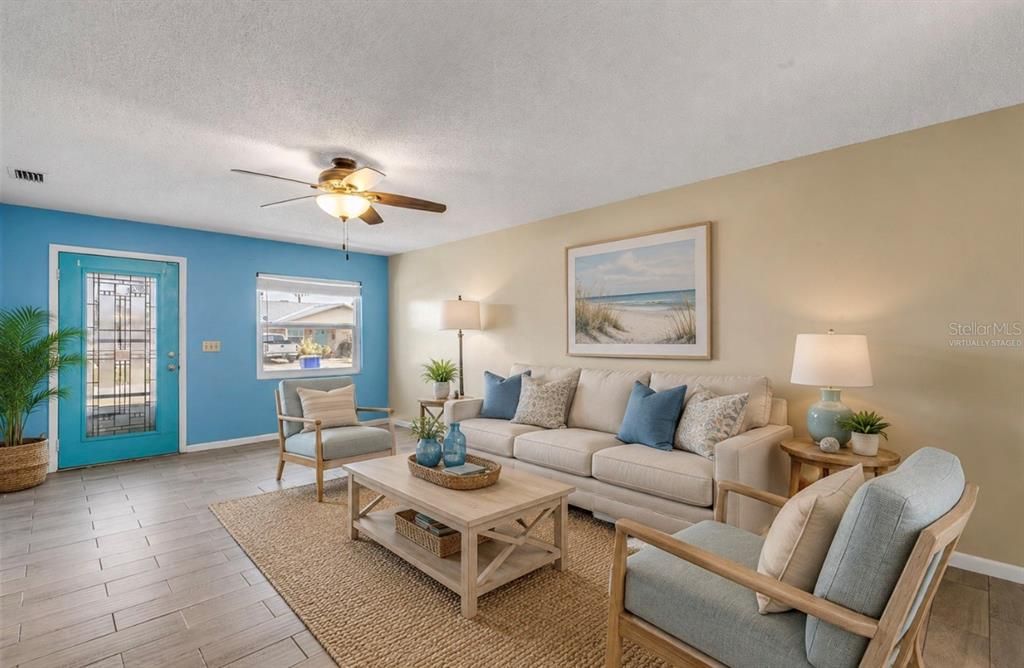 Active With Contract: $215,000 (2 beds, 2 baths, 1038 Square Feet)