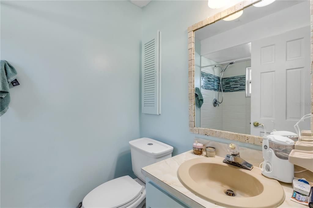 Active With Contract: $215,000 (2 beds, 2 baths, 1038 Square Feet)