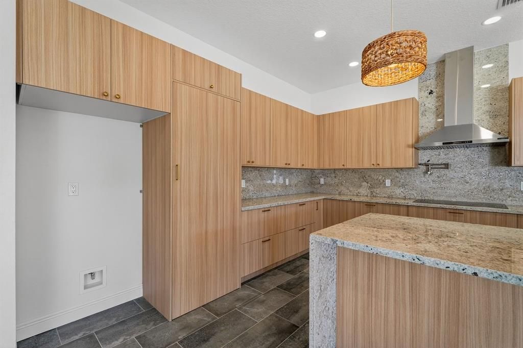 Activo con contrato: $789,000 (4 camas, 3 baños, 2412 Pies cuadrados)