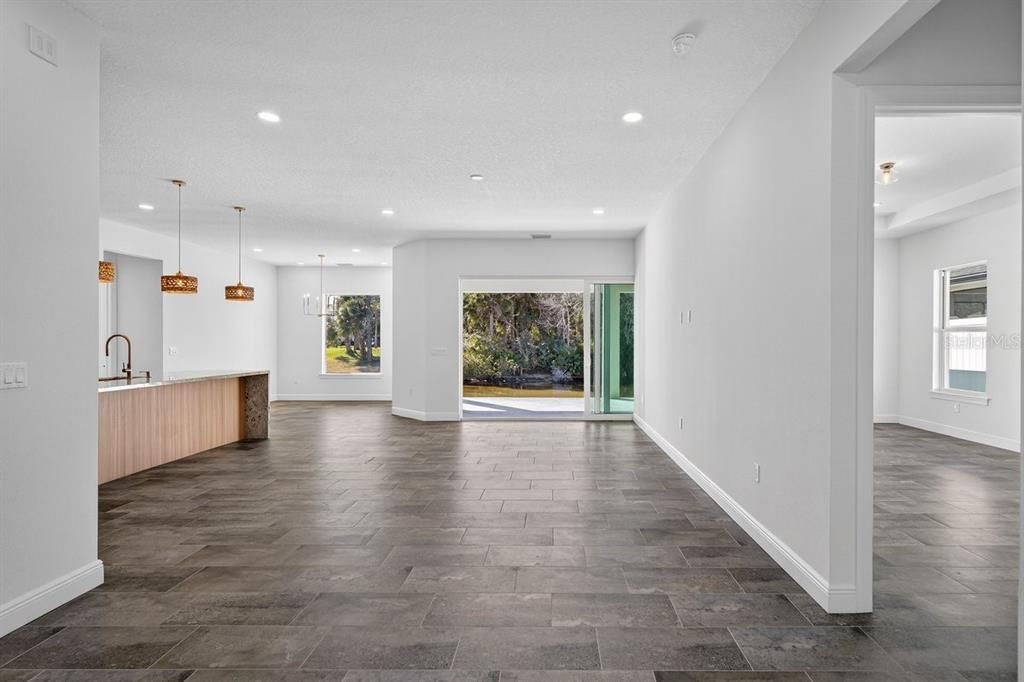 Activo con contrato: $789,000 (4 camas, 3 baños, 2412 Pies cuadrados)