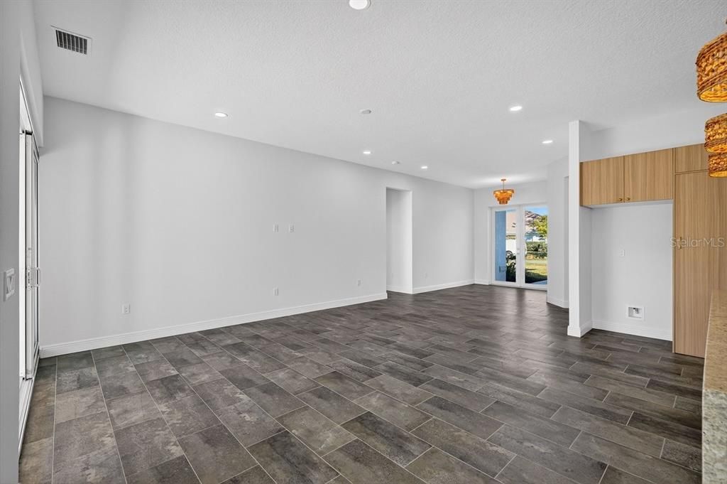 Activo con contrato: $789,000 (4 camas, 3 baños, 2412 Pies cuadrados)