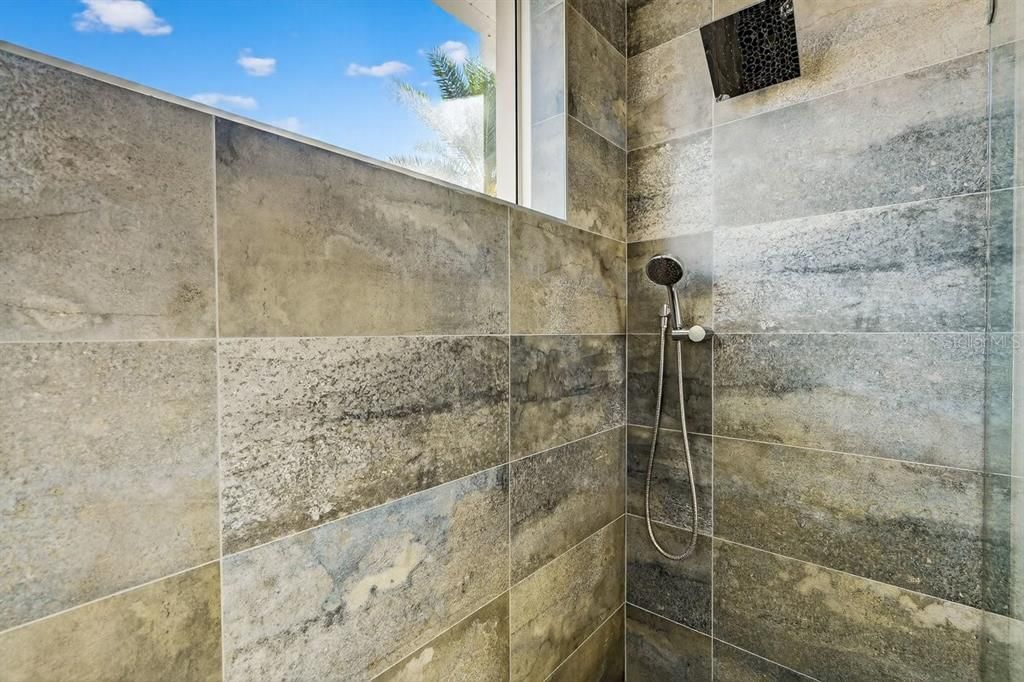 Activo con contrato: $789,000 (4 camas, 3 baños, 2412 Pies cuadrados)