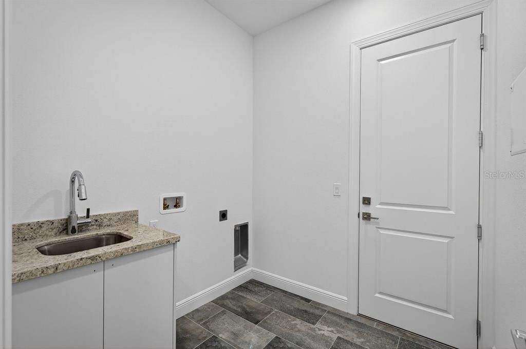 Activo con contrato: $789,000 (4 camas, 3 baños, 2412 Pies cuadrados)