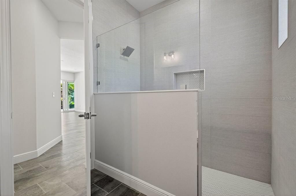 Activo con contrato: $789,000 (4 camas, 3 baños, 2412 Pies cuadrados)