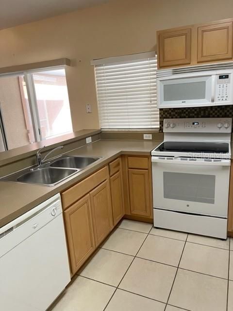 For Rent: $1,700 (3 beds, 2 baths, 1460 Square Feet)