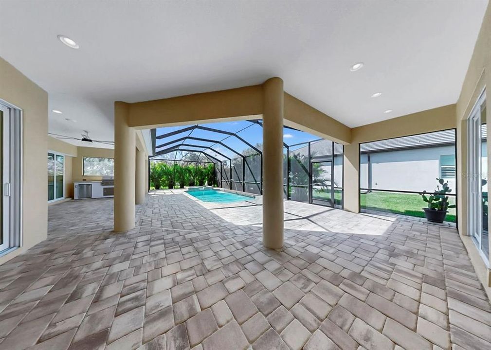 En Venta: $950,000 (4 camas, 3 baños, 3157 Pies cuadrados)