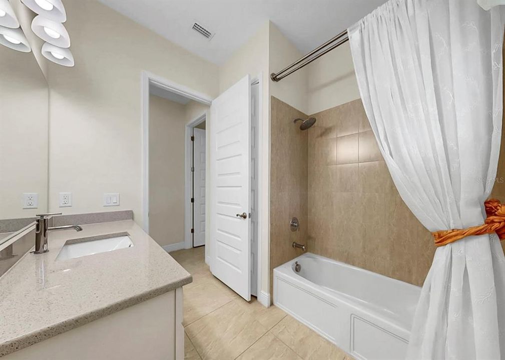 En Venta: $950,000 (4 camas, 3 baños, 3157 Pies cuadrados)