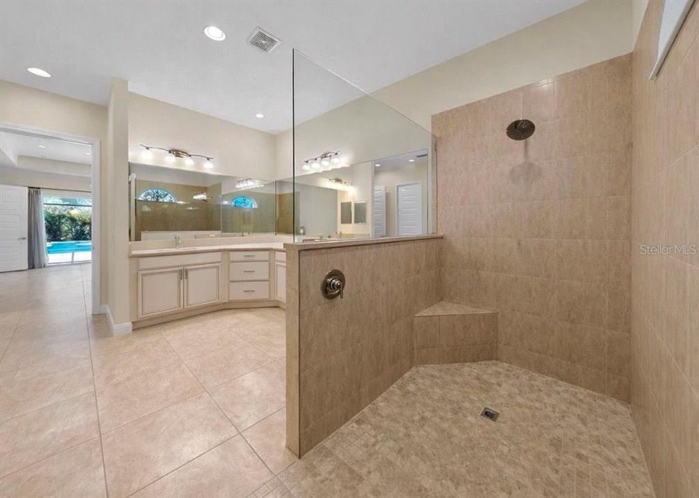 En Venta: $950,000 (4 camas, 3 baños, 3157 Pies cuadrados)