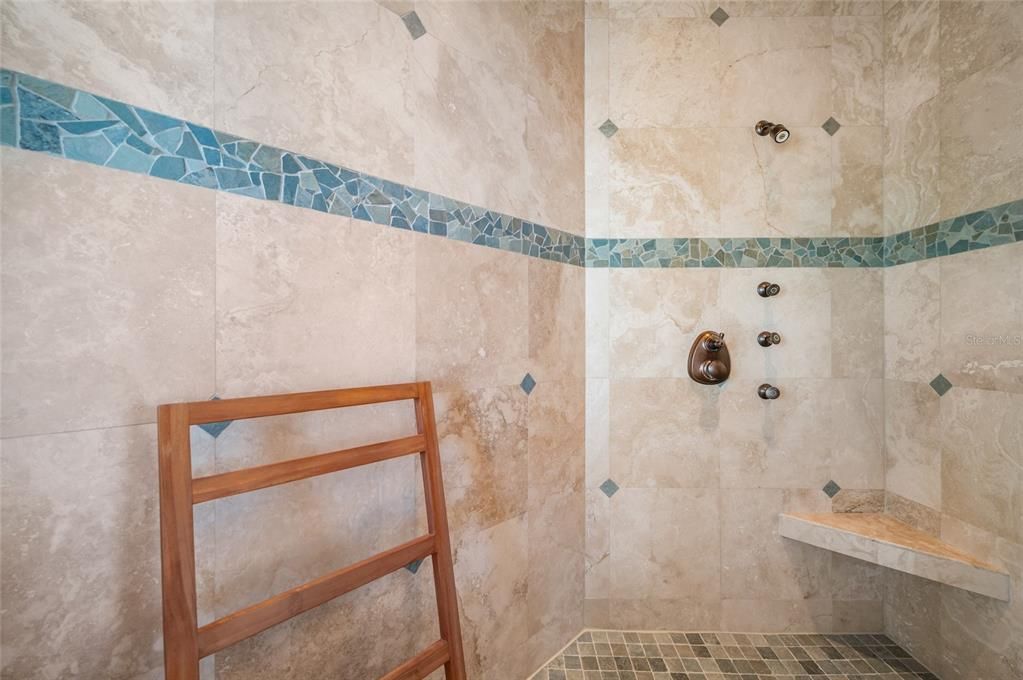 En Venta: $5,950,000 (4 camas, 5 baños, 3469 Pies cuadrados)