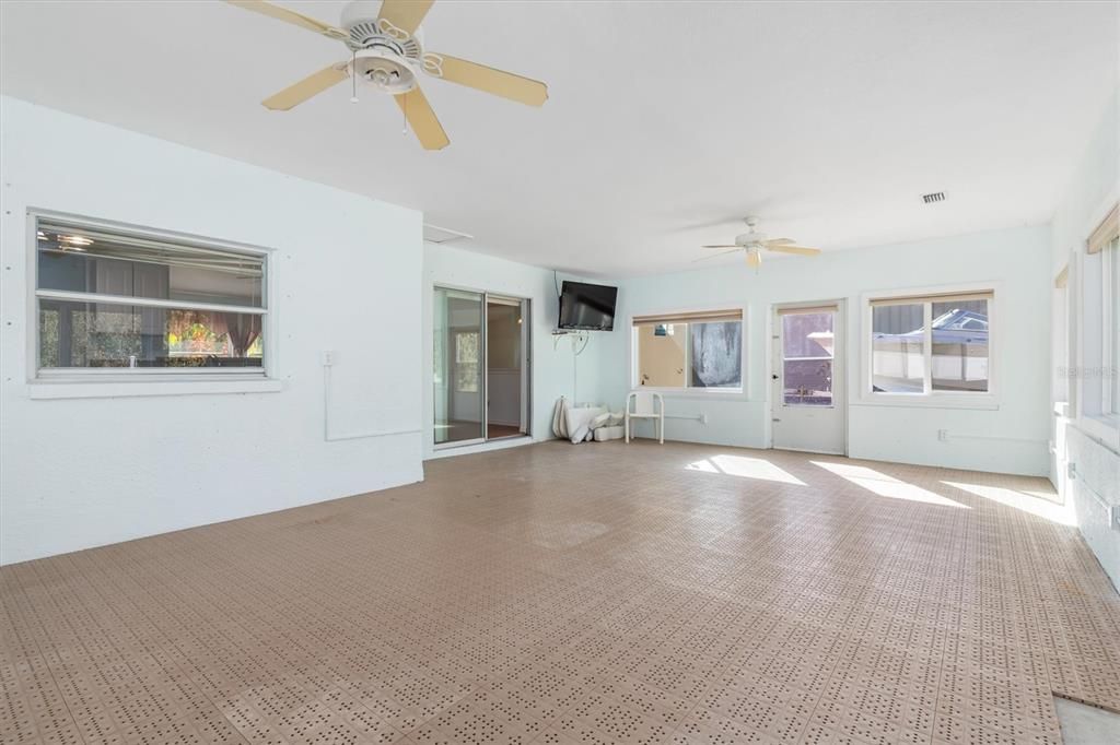 Activo con contrato: $389,000 (3 camas, 2 baños, 1688 Pies cuadrados)