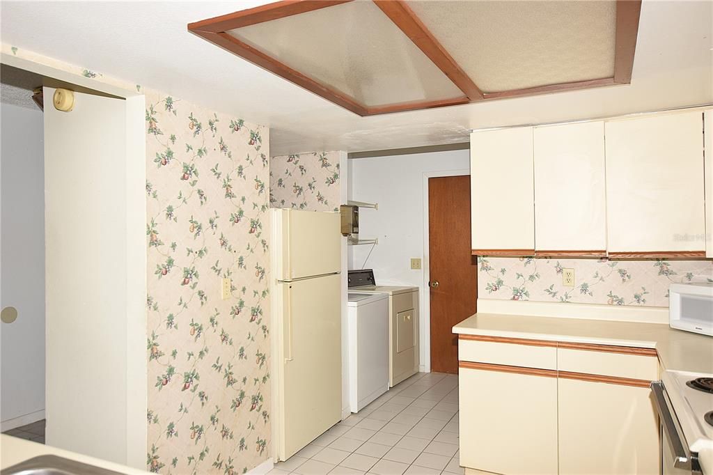На продажу: $172,000 (2 спален, 1 ванн, 1121 Квадратных фут)