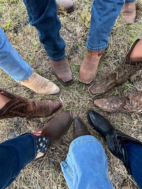 For Sale: $120,000 (1 beds, 1 baths, 370 Square Feet)