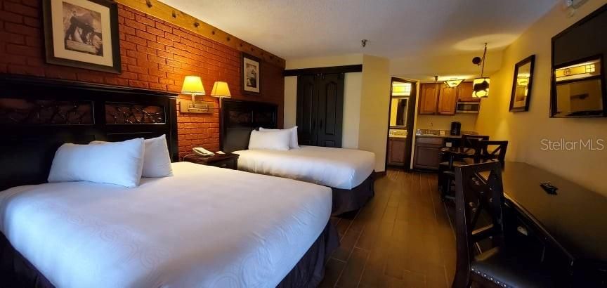 For Sale: $120,000 (1 beds, 1 baths, 370 Square Feet)