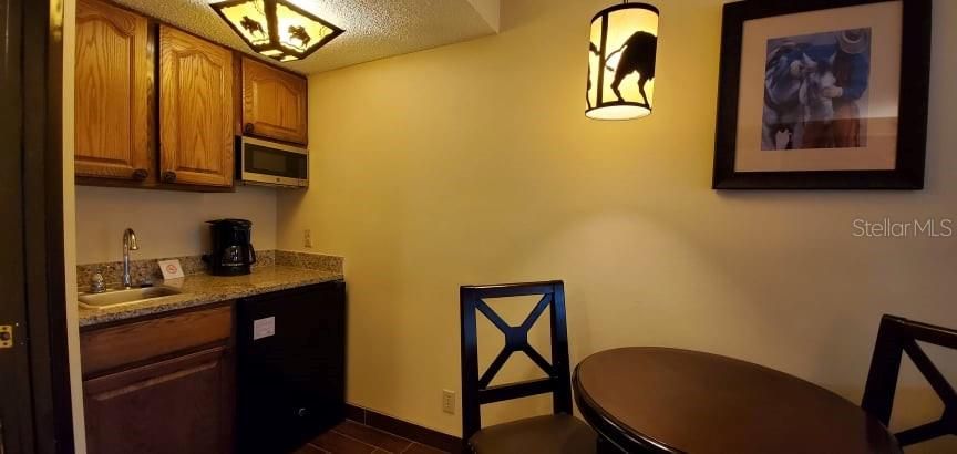 For Sale: $120,000 (1 beds, 1 baths, 370 Square Feet)