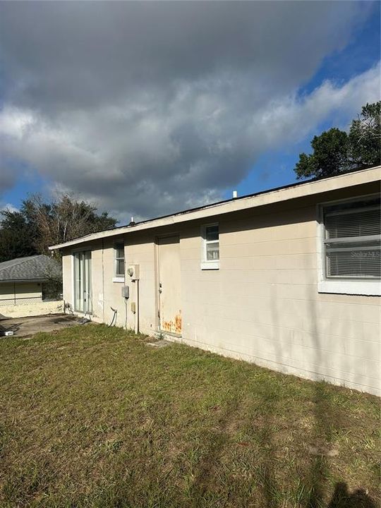For Sale: $125,000 (2 beds, 1 baths, 782 Square Feet)