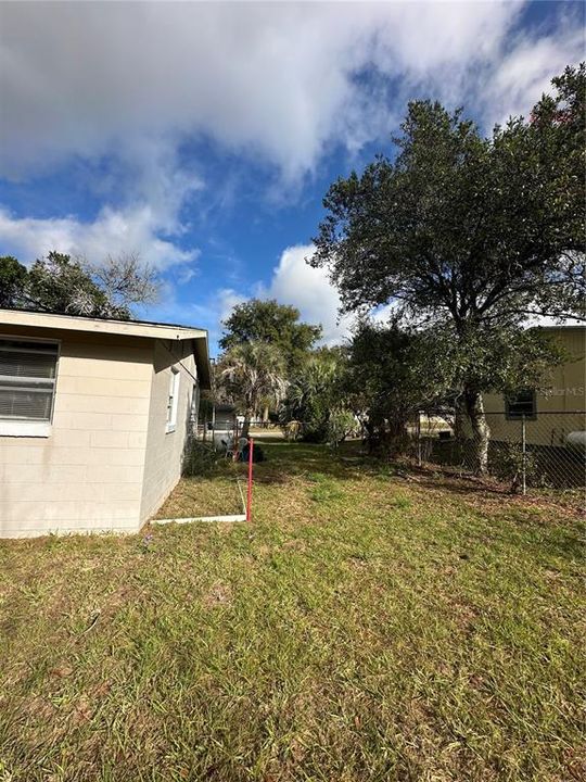 For Sale: $125,000 (2 beds, 1 baths, 782 Square Feet)