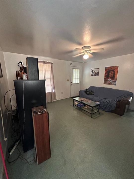 For Sale: $125,000 (2 beds, 1 baths, 782 Square Feet)