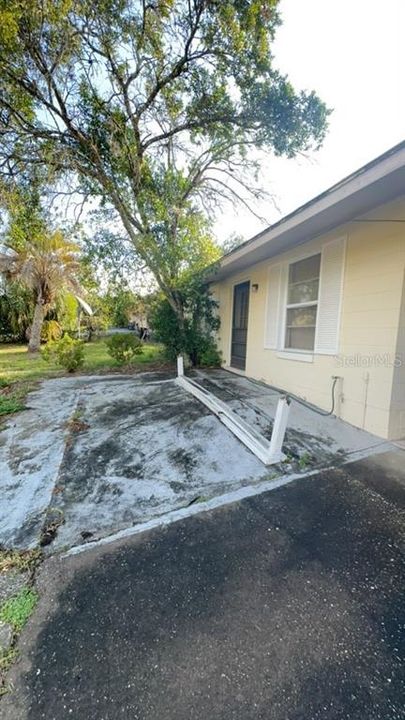 For Sale: $125,000 (2 beds, 1 baths, 782 Square Feet)