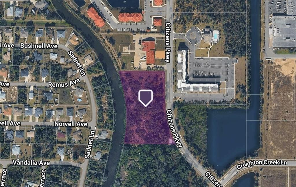На продажу: $2,500,000 (4.46 acres)