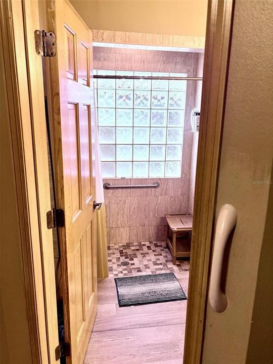 合同活跃: $375,000 (3 贝兹, 2 浴室, 1412 平方英尺)
