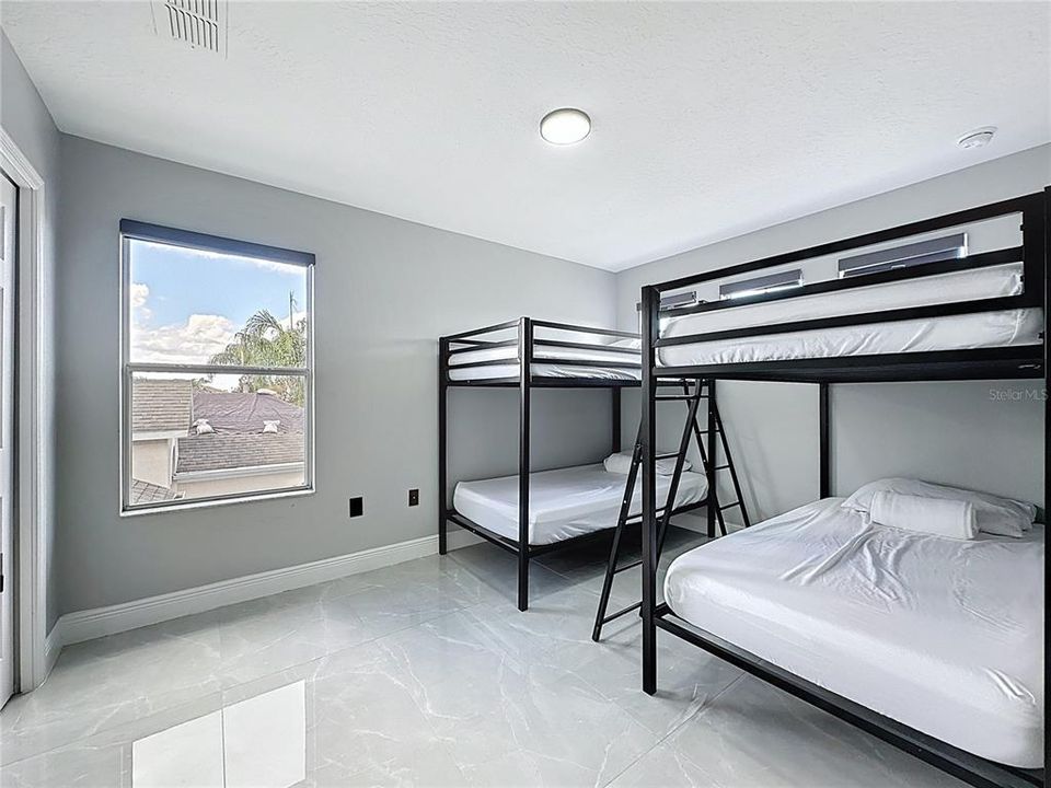 En Venta: $549,999 (6 camas, 4 baños, 2743 Pies cuadrados)