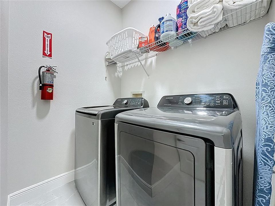 En Venta: $549,999 (6 camas, 4 baños, 2743 Pies cuadrados)