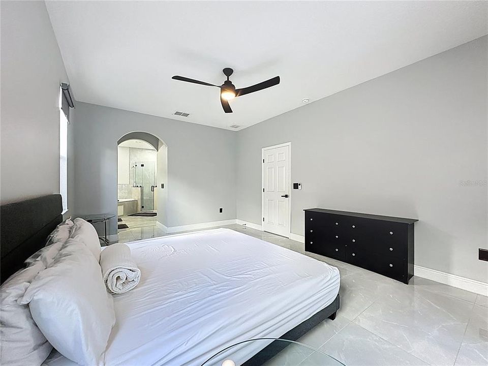 En Venta: $549,999 (6 camas, 4 baños, 2743 Pies cuadrados)