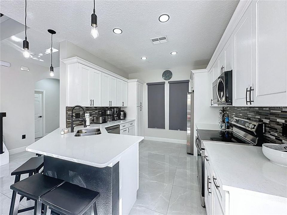 En Venta: $549,999 (6 camas, 4 baños, 2743 Pies cuadrados)