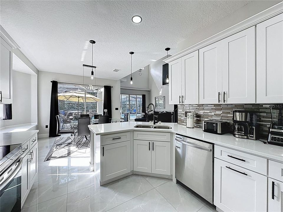 En Venta: $549,999 (6 camas, 4 baños, 2743 Pies cuadrados)