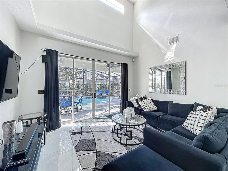 En Venta: $549,999 (6 camas, 4 baños, 2743 Pies cuadrados)