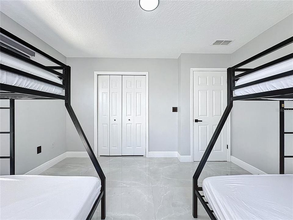 En Venta: $549,999 (6 camas, 4 baños, 2743 Pies cuadrados)
