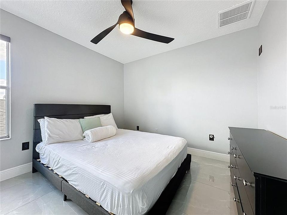 En Venta: $549,999 (6 camas, 4 baños, 2743 Pies cuadrados)