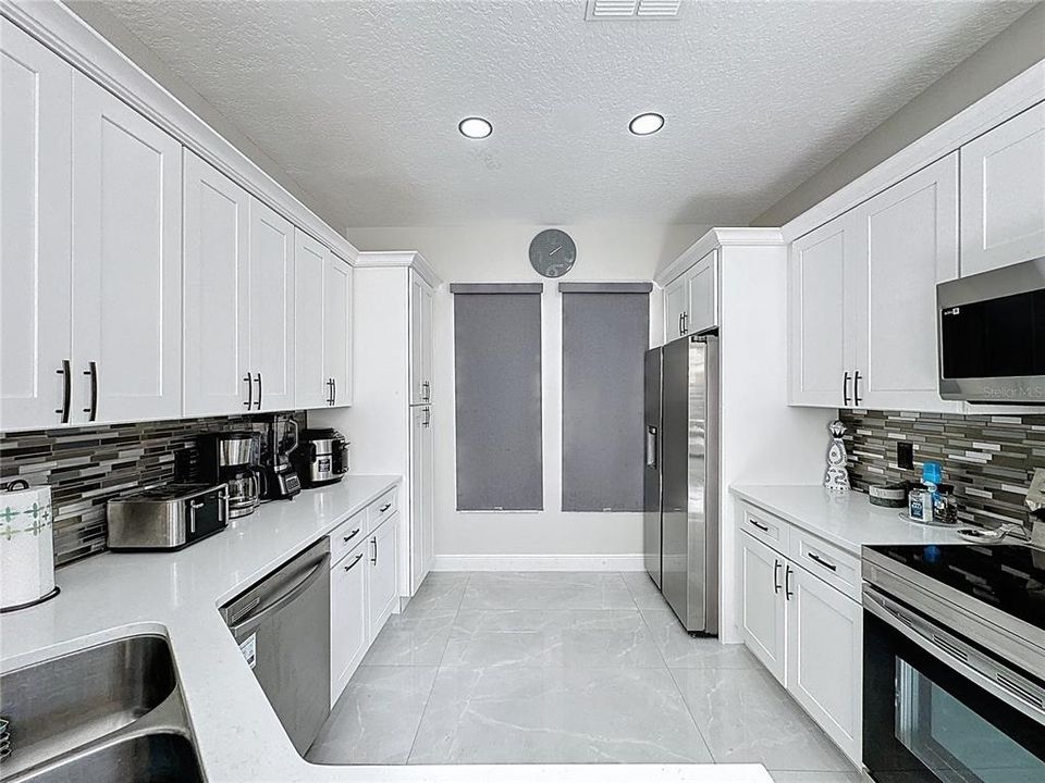 En Venta: $549,999 (6 camas, 4 baños, 2743 Pies cuadrados)