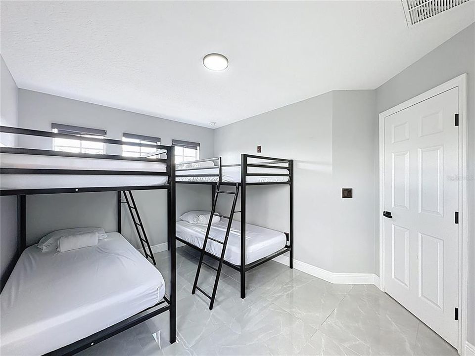 En Venta: $549,999 (6 camas, 4 baños, 2743 Pies cuadrados)