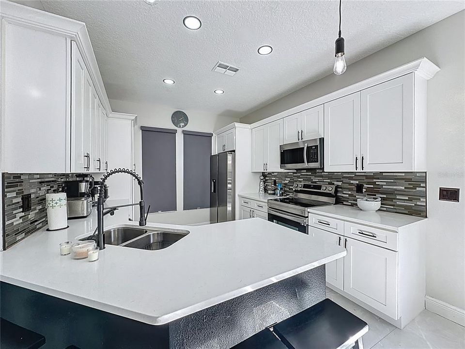 En Venta: $549,999 (6 camas, 4 baños, 2743 Pies cuadrados)