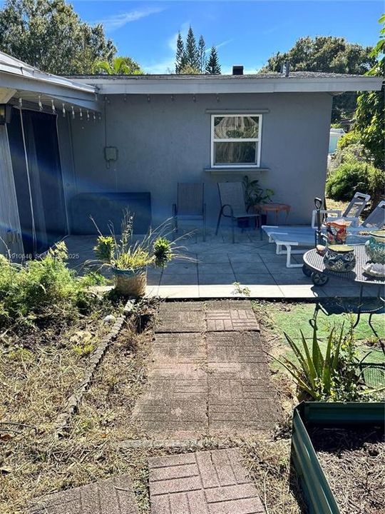 For Sale: $325,000 (3 beds, 2 baths, 1115 Square Feet)