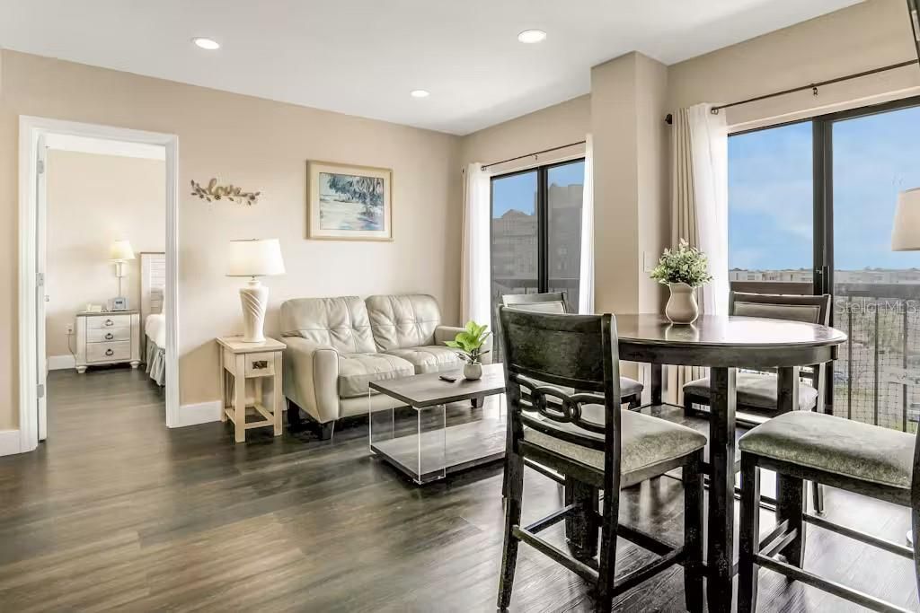 For Sale: $260,000 (2 beds, 2 baths, 583 Square Feet)