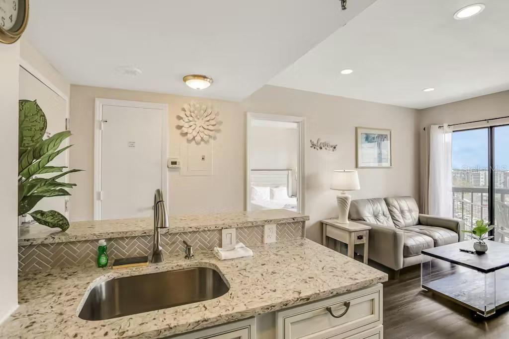 For Sale: $260,000 (2 beds, 2 baths, 583 Square Feet)