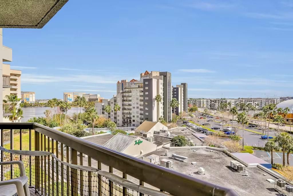 For Sale: $260,000 (2 beds, 2 baths, 583 Square Feet)