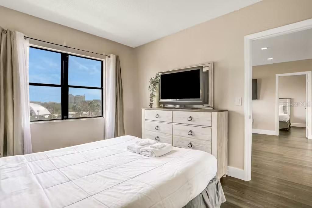 For Sale: $260,000 (2 beds, 2 baths, 583 Square Feet)