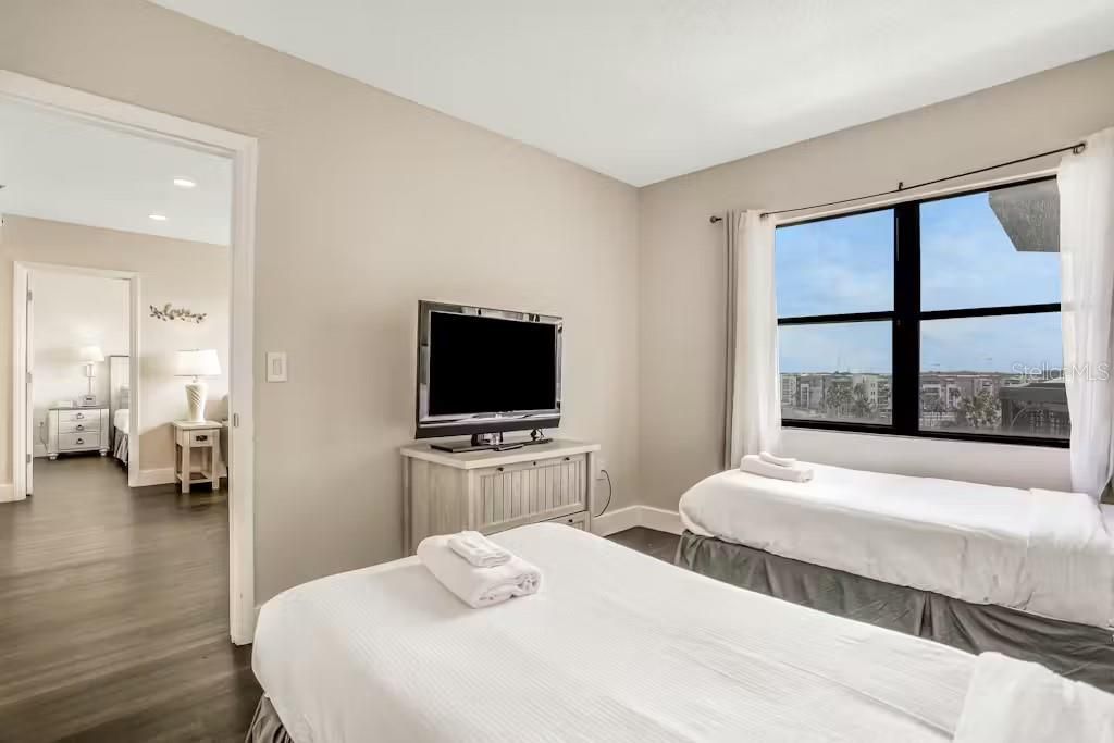 For Sale: $260,000 (2 beds, 2 baths, 583 Square Feet)