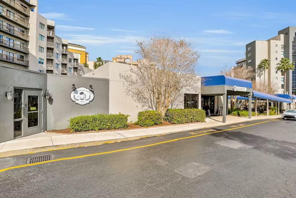 For Sale: $260,000 (2 beds, 2 baths, 583 Square Feet)