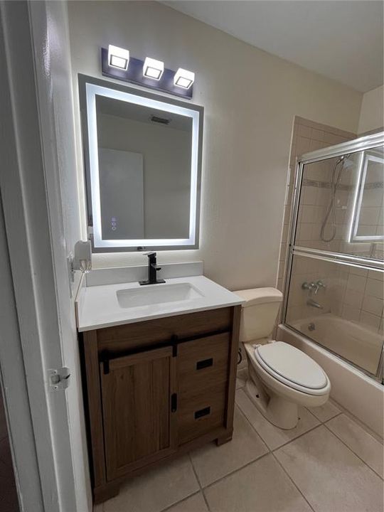 Active With Contract: $224,900 (3 beds, 2 baths, 1032 Square Feet)
