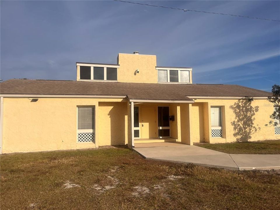 Active With Contract: $224,900 (3 beds, 2 baths, 1032 Square Feet)