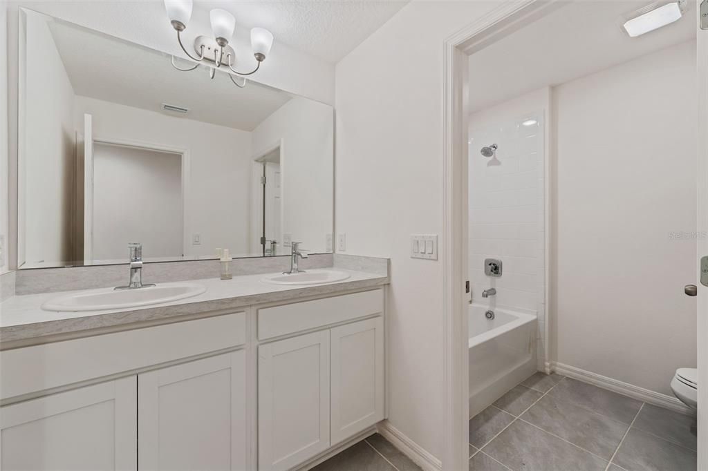 En Venta: $350,000 (4 camas, 2 baños, 2104 Pies cuadrados)