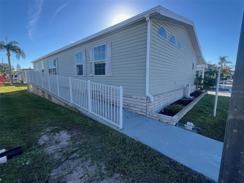 Active With Contract: $130,000 (3 beds, 2 baths, 1484 Square Feet)