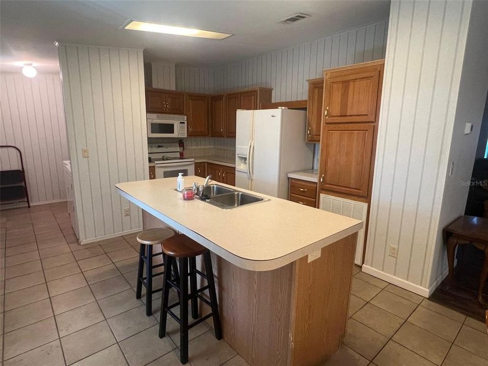Active With Contract: $130,000 (3 beds, 2 baths, 1484 Square Feet)