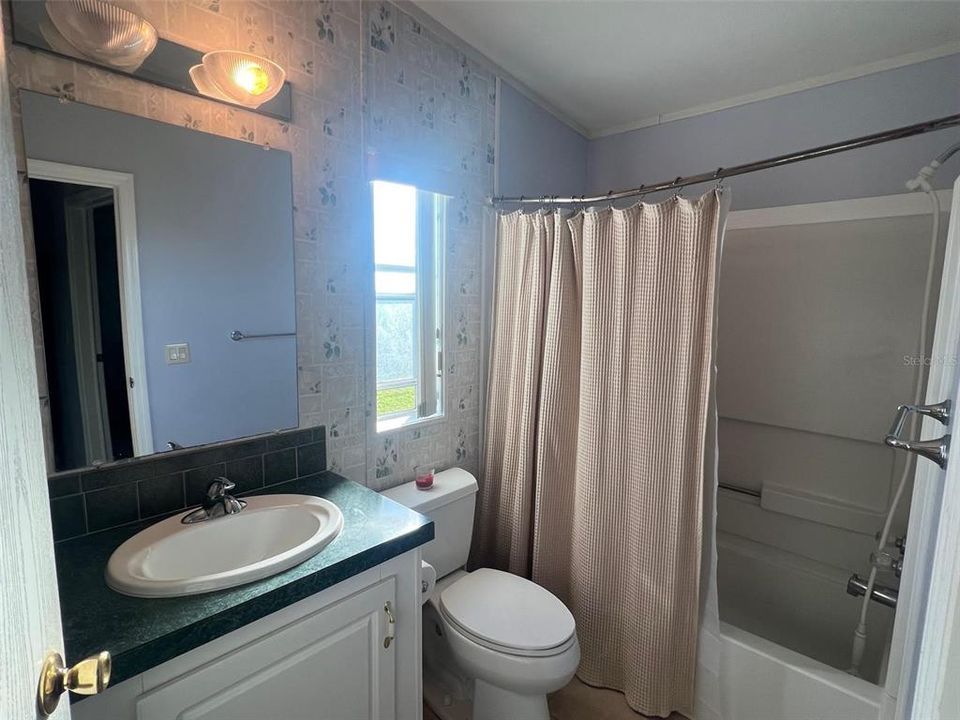 Active With Contract: $130,000 (3 beds, 2 baths, 1484 Square Feet)