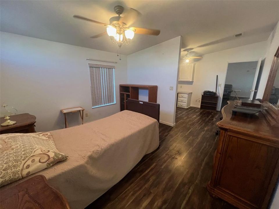 Active With Contract: $130,000 (3 beds, 2 baths, 1484 Square Feet)